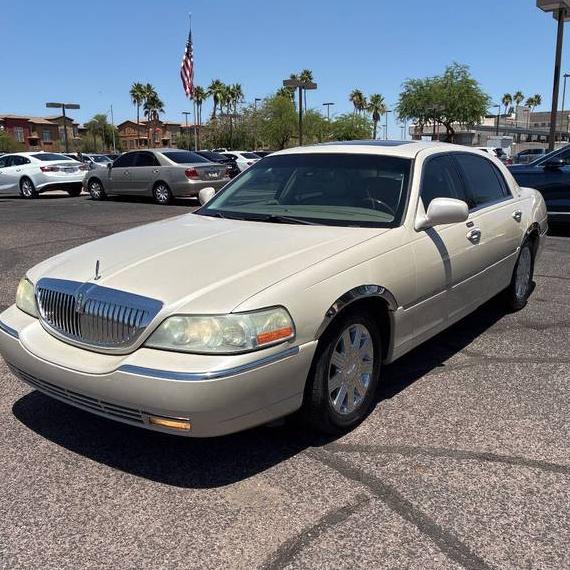 LINCOLN TOWN CAR 2003 1LNHM83W63Y606183 image